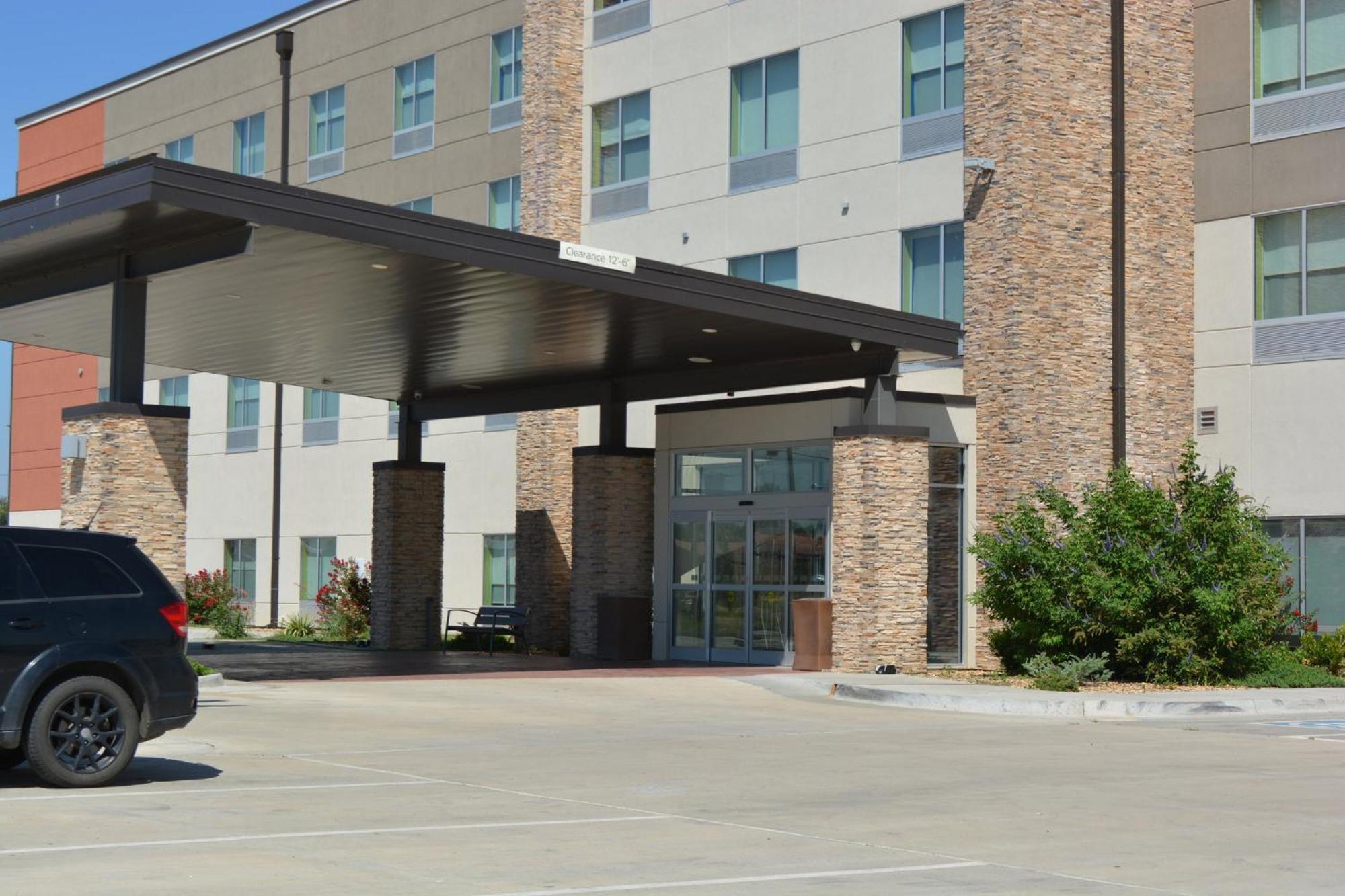 Holiday Inn Express & Suites Liberal Eksteriør bilde