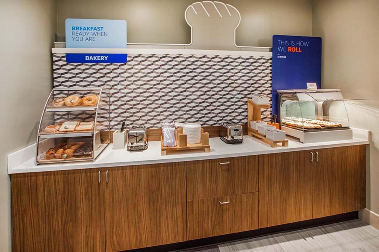 Holiday Inn Express & Suites Liberal Eksteriør bilde